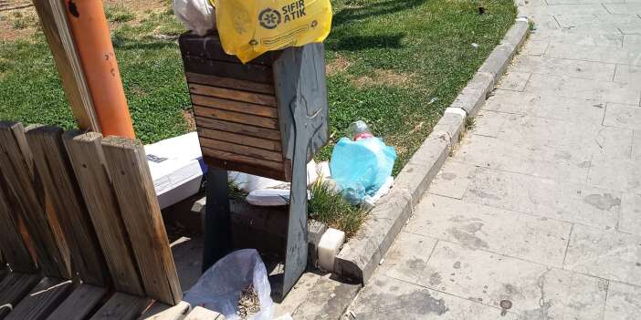 Hakkari Belediyesi’nden Parklarda Temizlik Seferberliği: Vatandaşlara Çevre Duyarlılığı Çağrısı